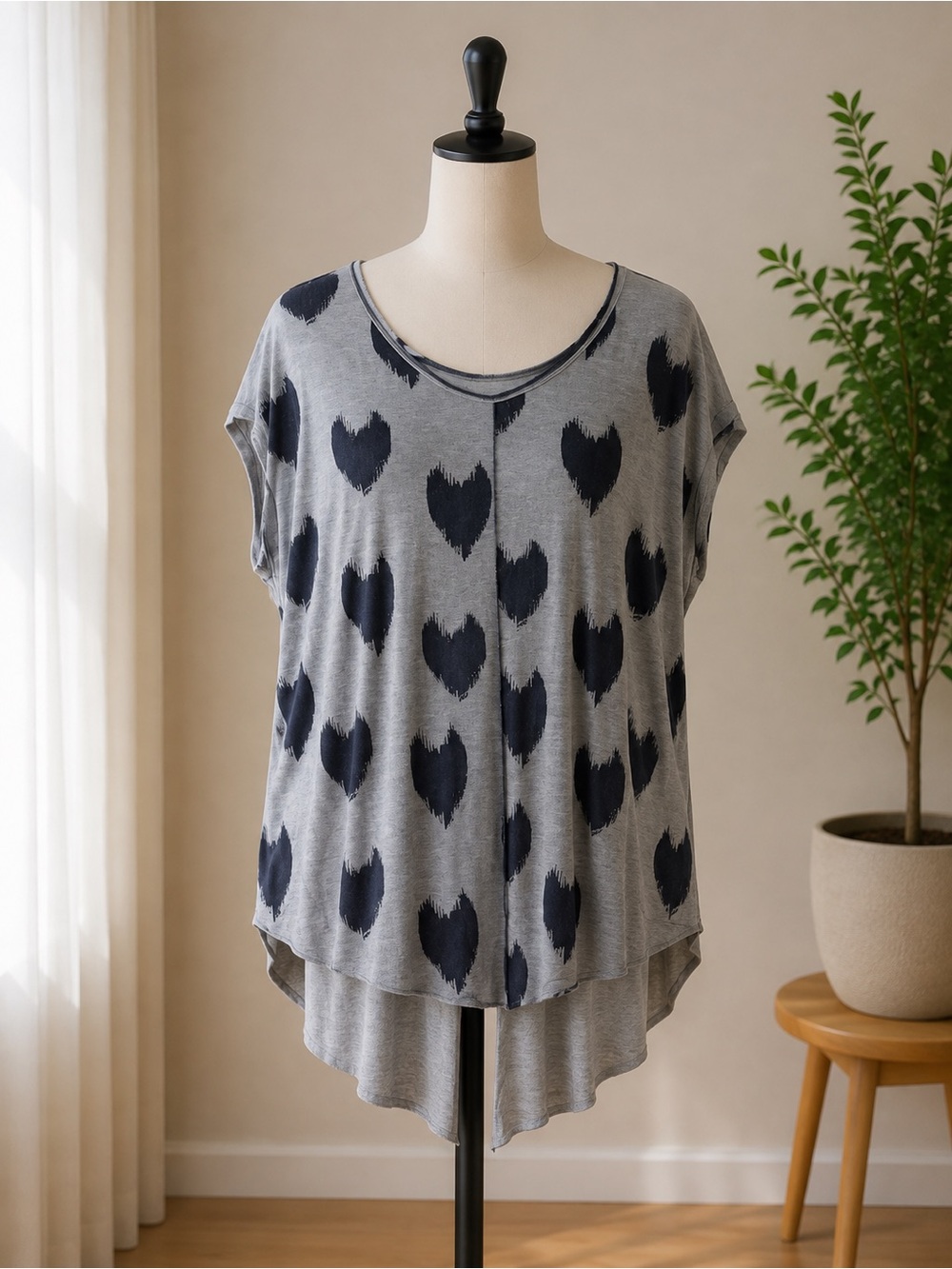 Women’s Gray Heart Print Short Sleeve Top